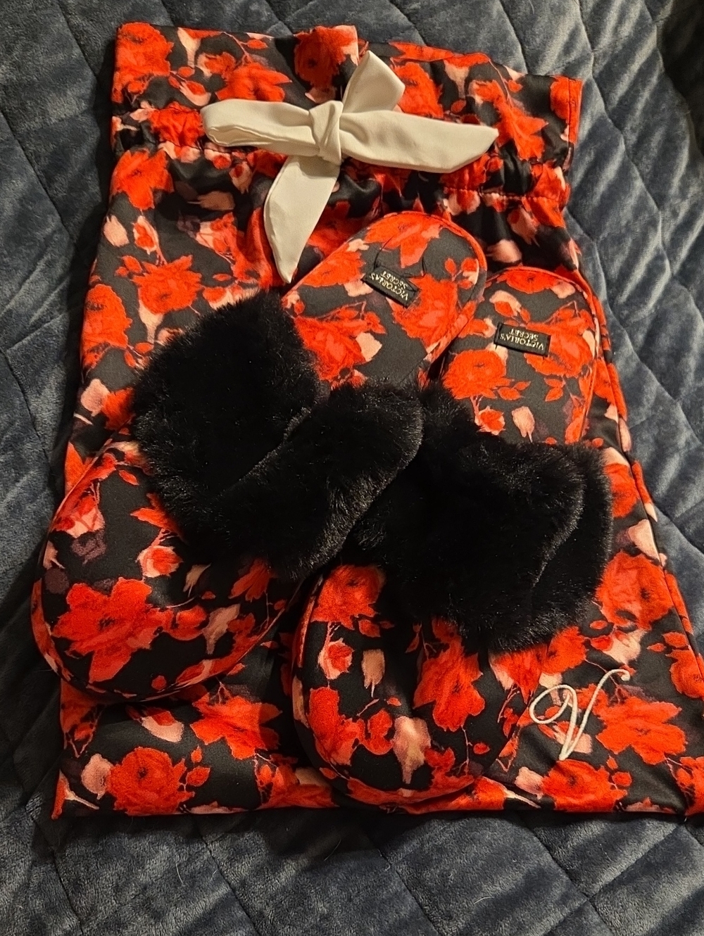 Victoria's Secret Red Floral Satin Black Faux Fur Slippers And Drawstring Pouch